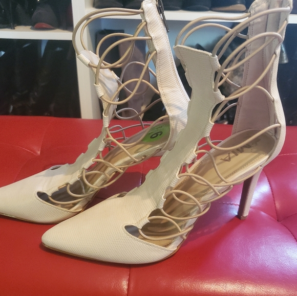 Heels - Picture 7 of 7